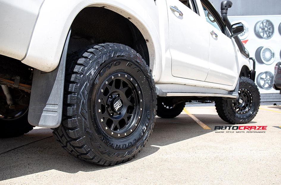 TOYOTA HILUX N70 4WD BULLY XD SATIN BLACK